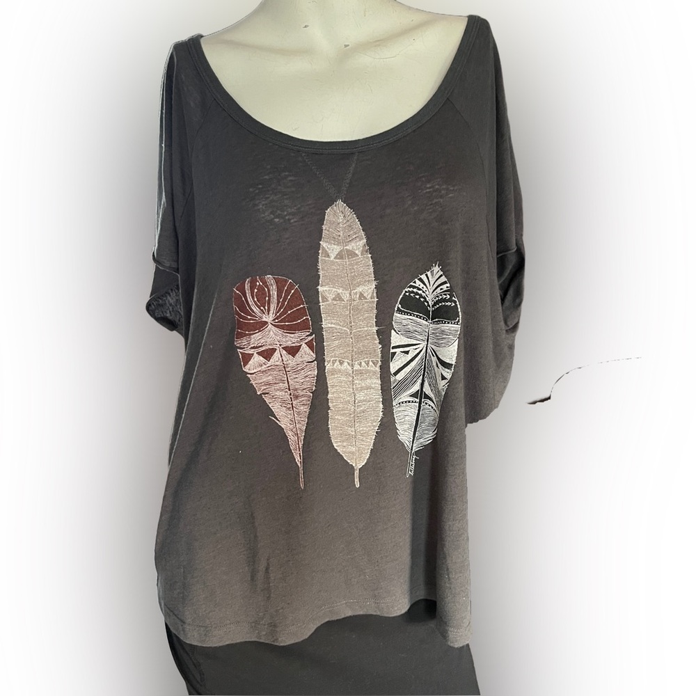 Billabong Feather Graphic Oversized Tee Shirt Large short sleeve slightly sheer